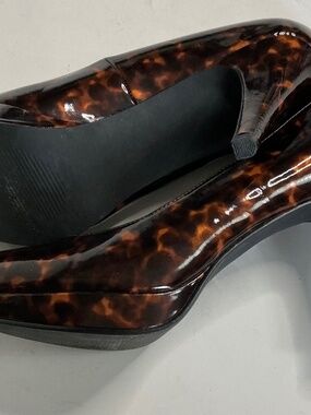 Naturalizer patent leather tortoise shell 5 inch heel size 8M